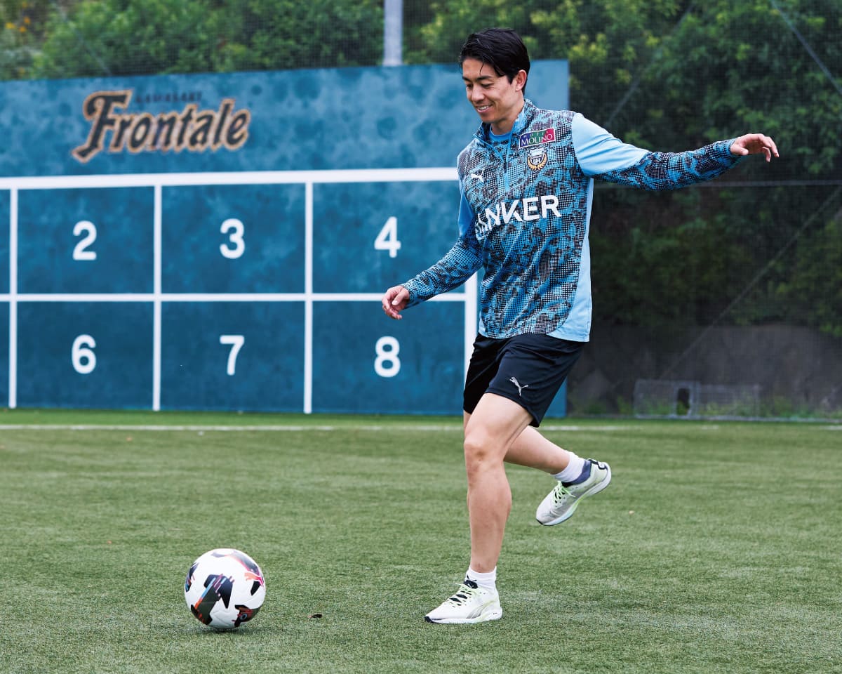 ファン ウェルメスケルケン 際 選手のストレッチ。