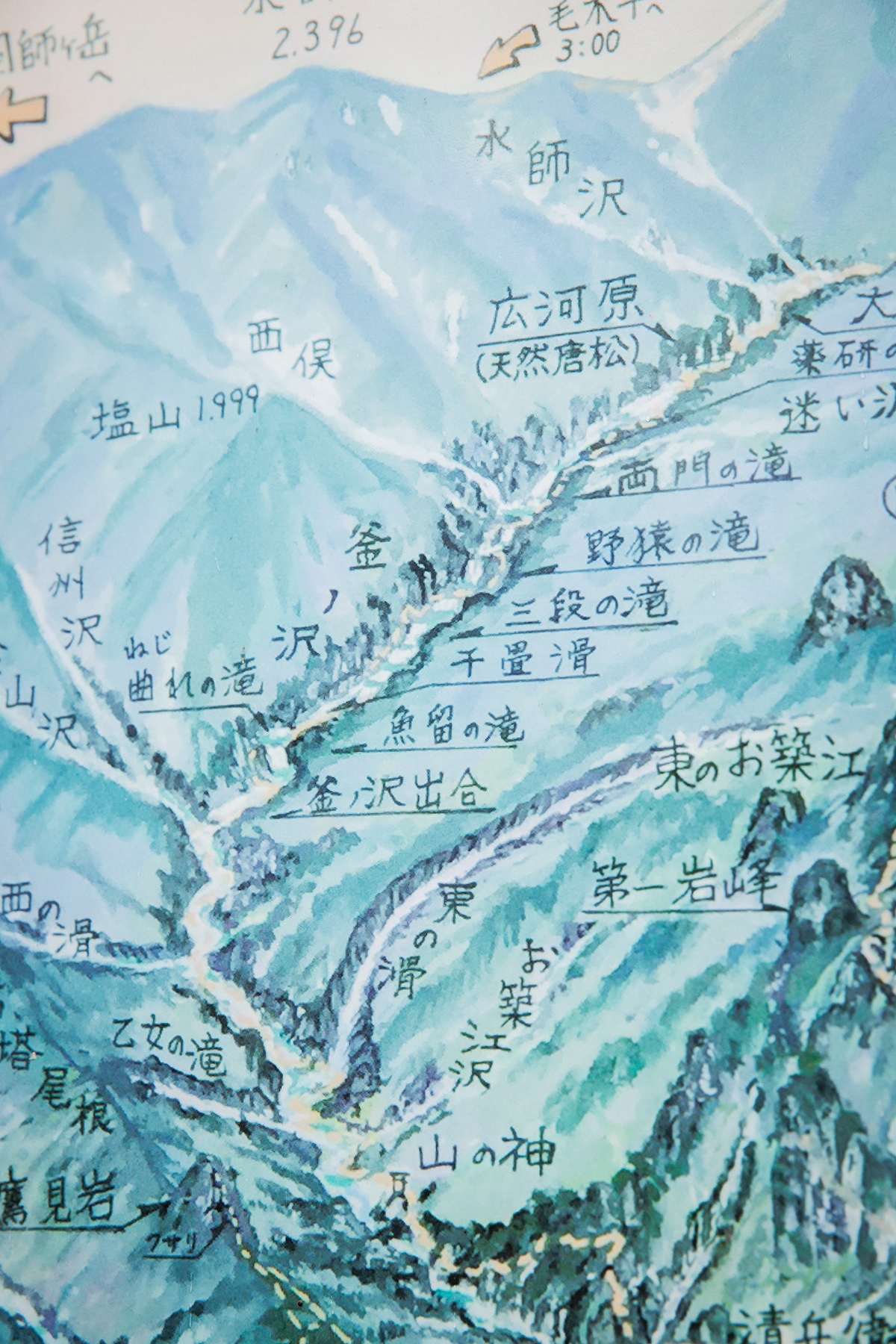 沢の様子と地形が描かれた地図。