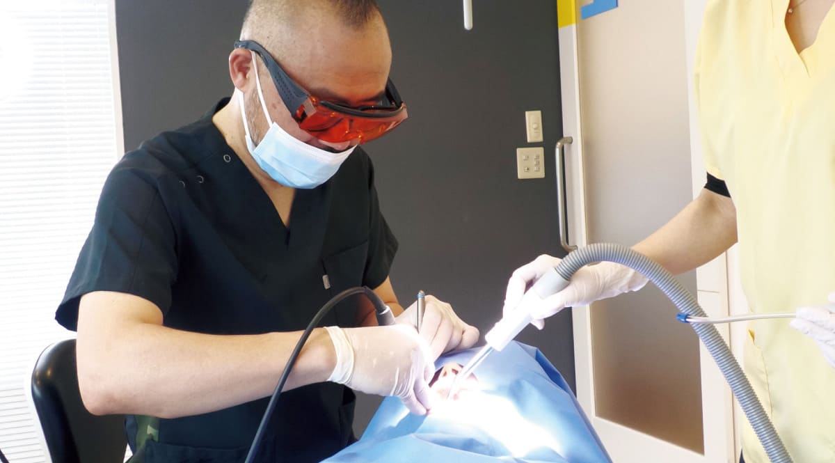 歯周病の外科手術の様子