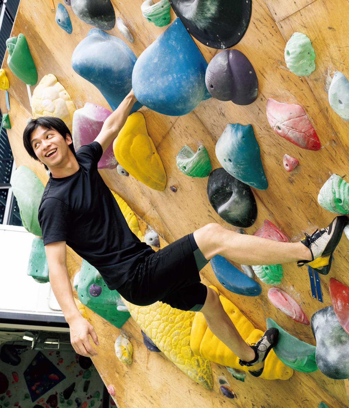 田中さんがクライミングする様子