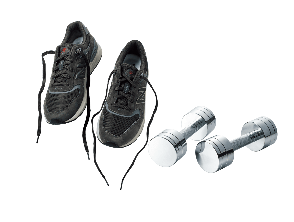 ランニングシューズとダンベルの画像
