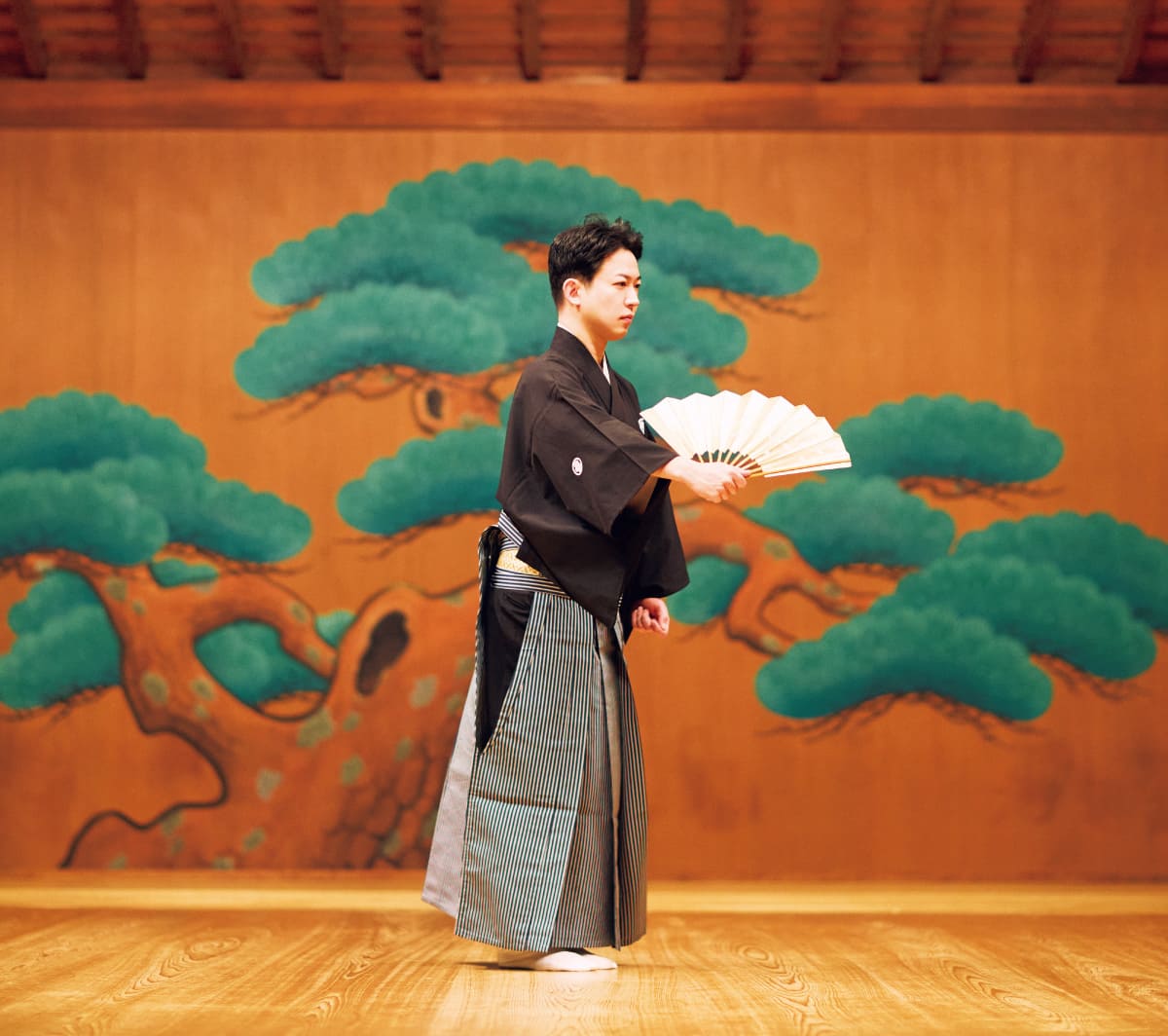 辰巳和磨が横向きの画像