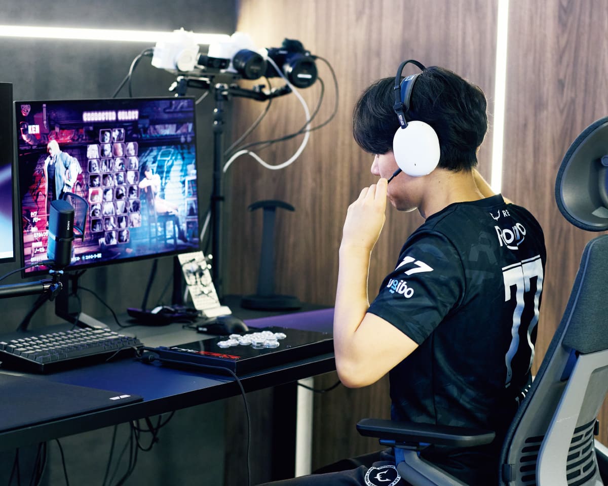 プロゲーマー・ときどさんが実践する、肩こり&腰痛予防術。