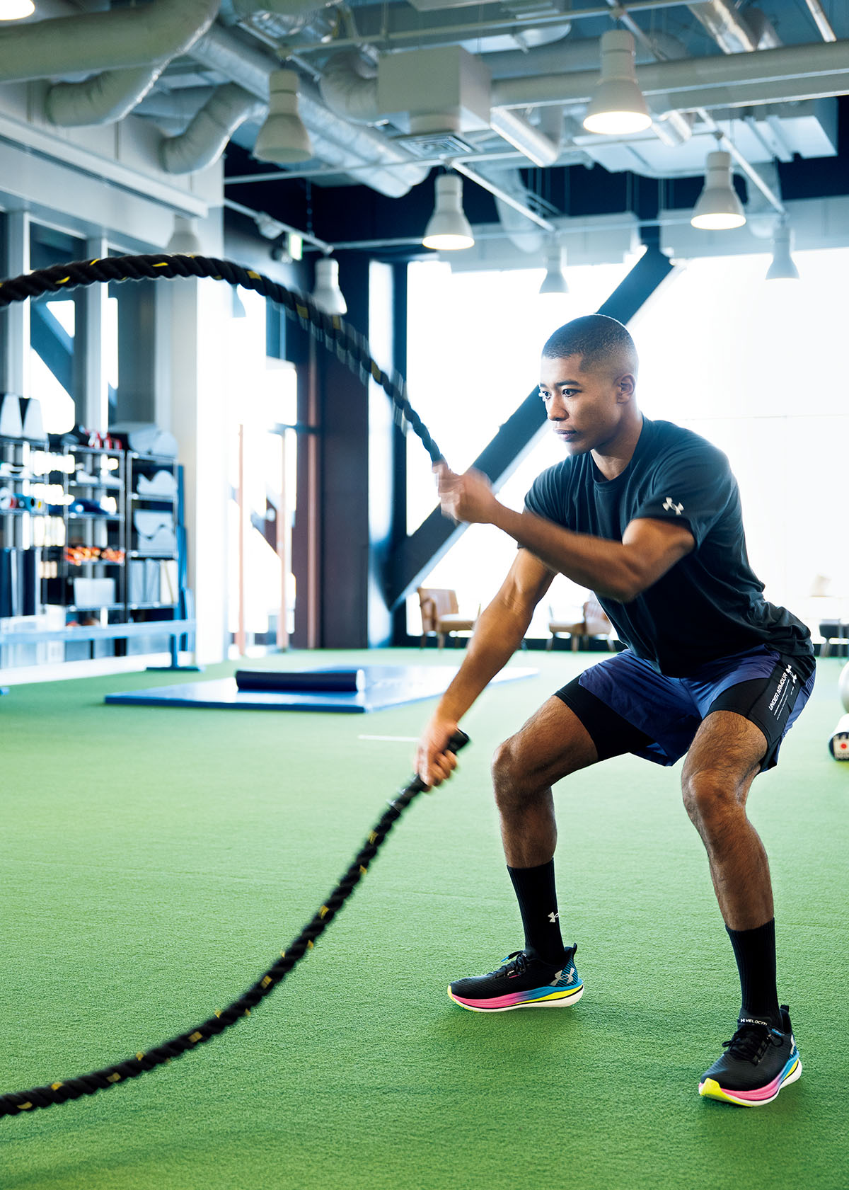 Ralphがアンダーアーマーのウェアを着てロープトレーニングしている姿