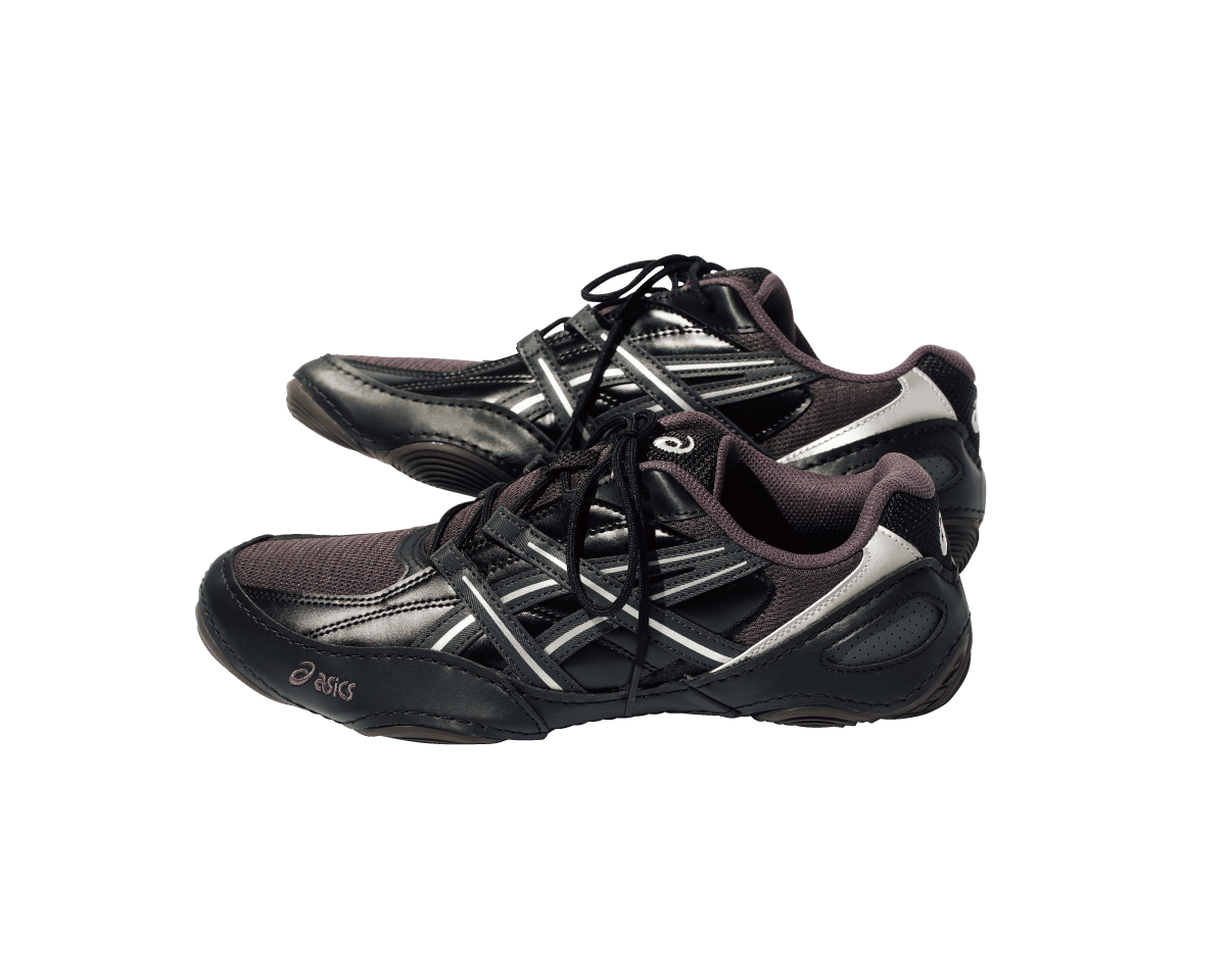 足元の感覚を研ぎ澄ます〈ASICS〉のスニーカー。