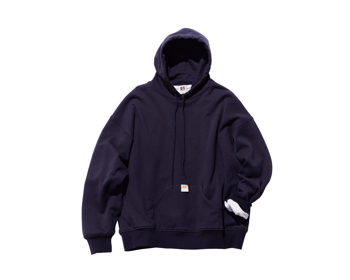 朝晩の冷え対策には〈RUSSELL ATHLETIC × BerBerJin〉のパーカーを。