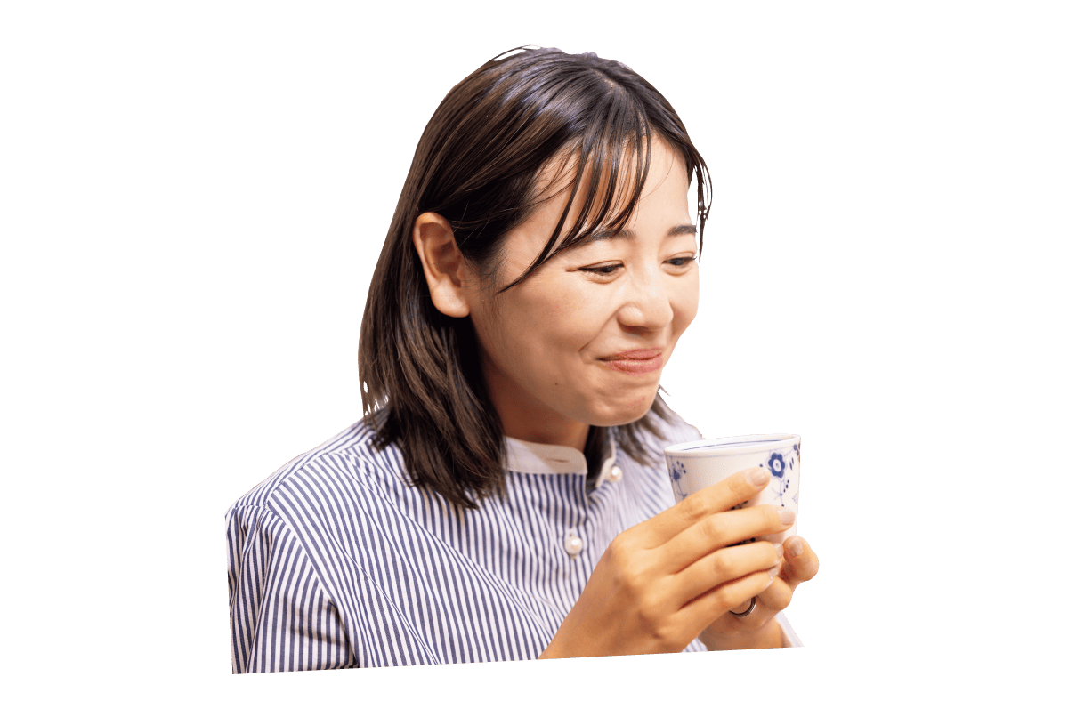 処方されたシロップを飲む様子