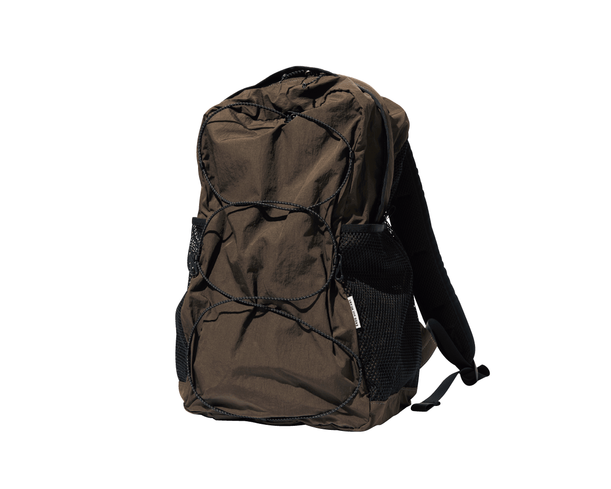 〈ENDS and MEANS〉のバックパックは、旅行先の即戦力だ！