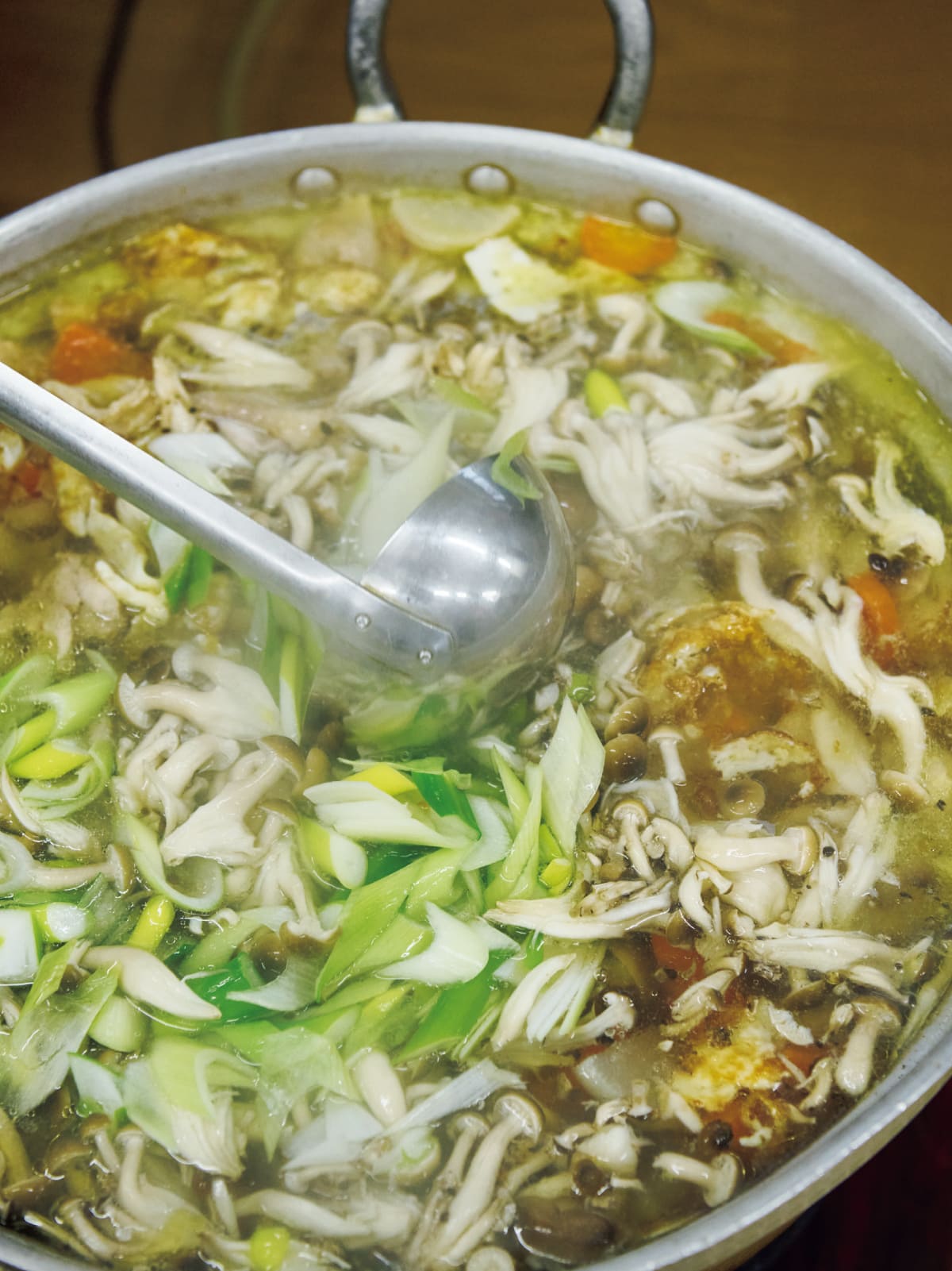 鶏肉で出汁を取ったちゃんこ鍋