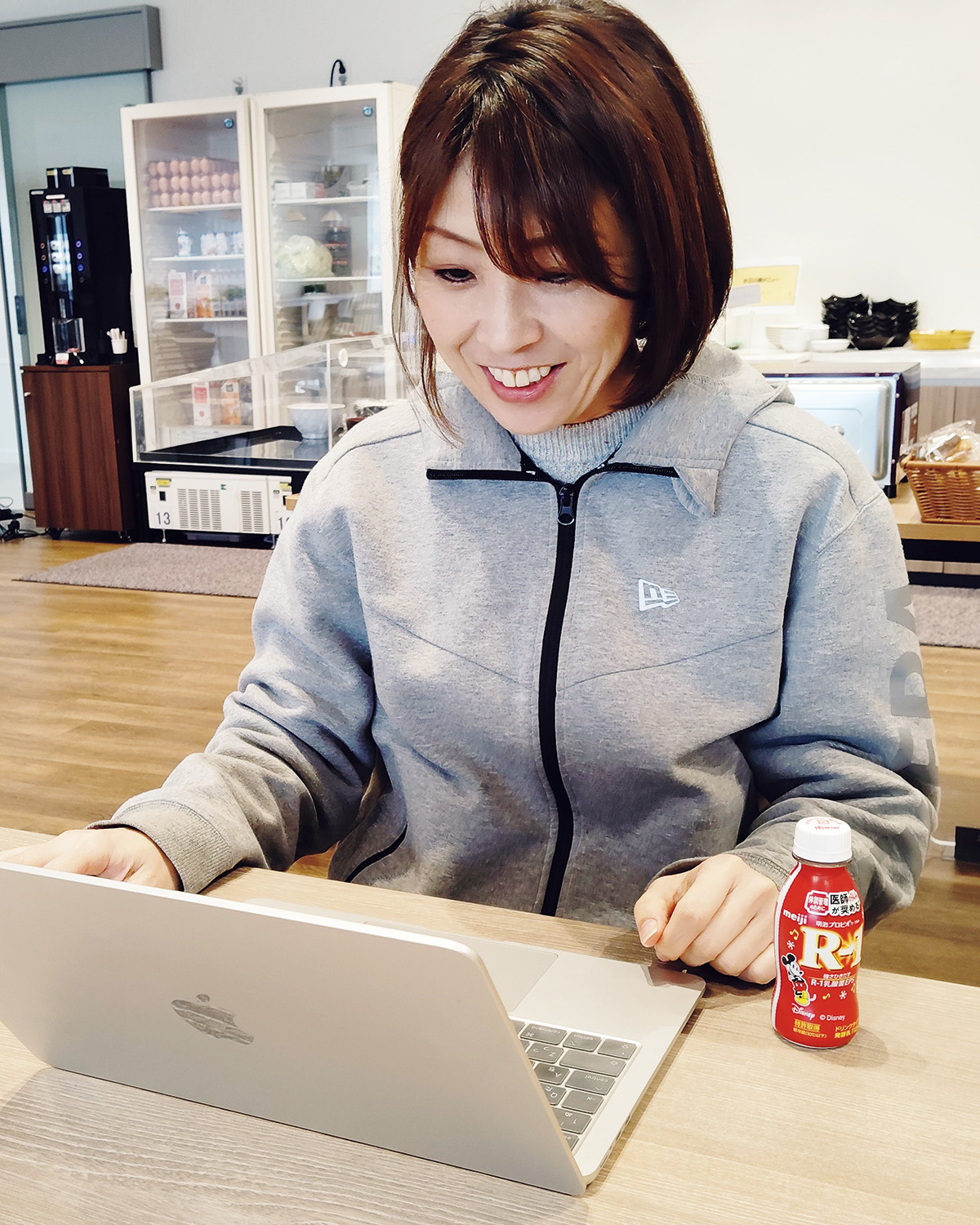 家族と暮らす選手の栄養サポートも、吉谷さんの役割。オンラインで、調理を担う家族との栄養相談を行う様子