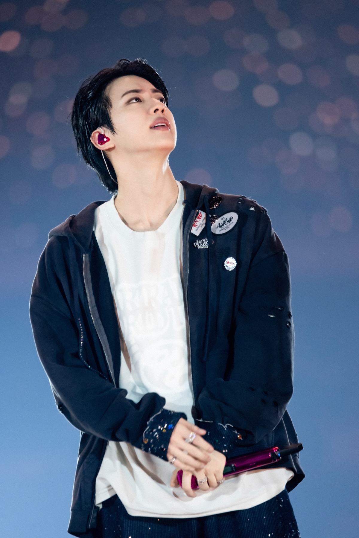 感慨深い表情のBTSのJin。