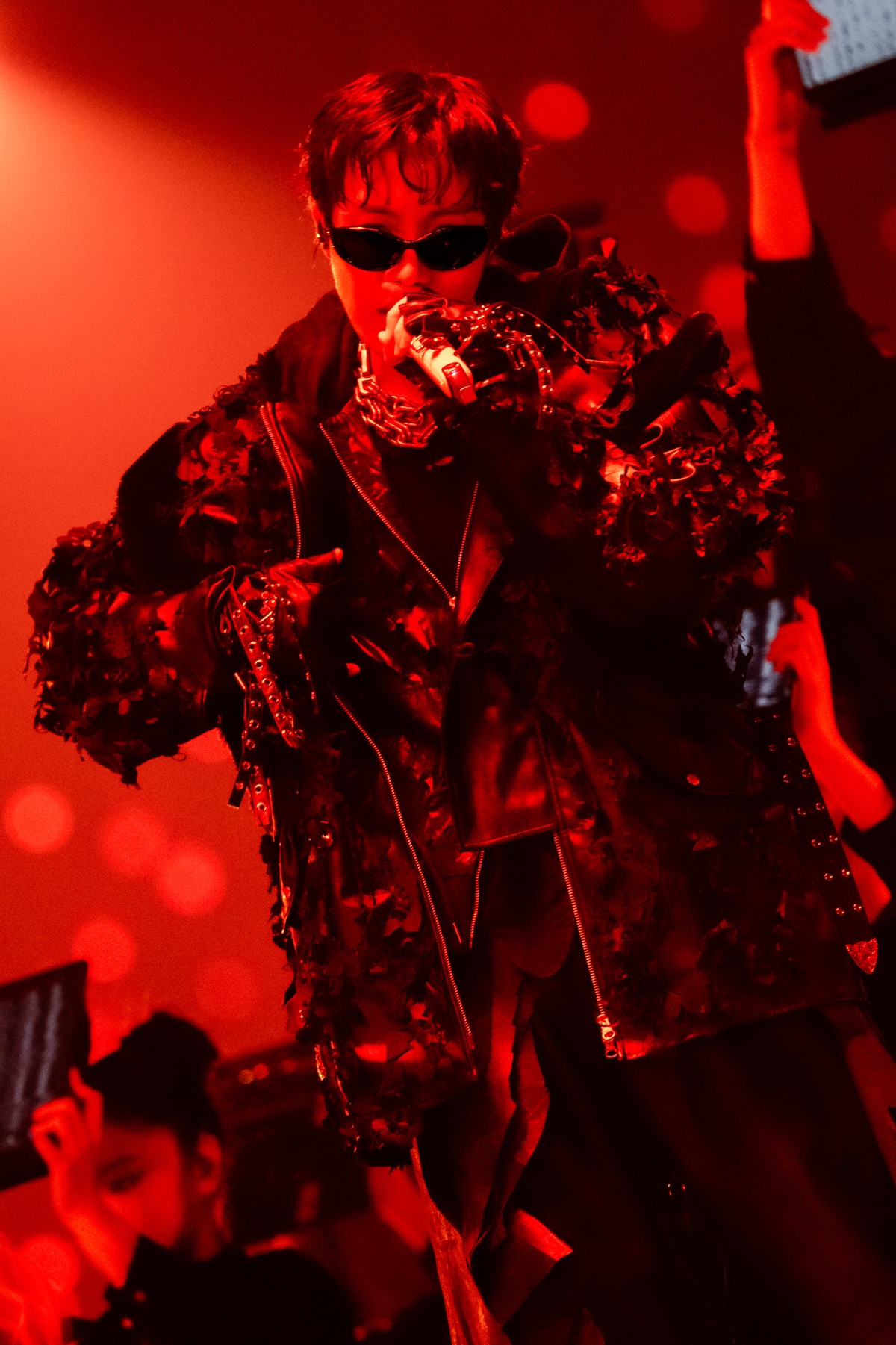 ラップするBTSのj-hope。