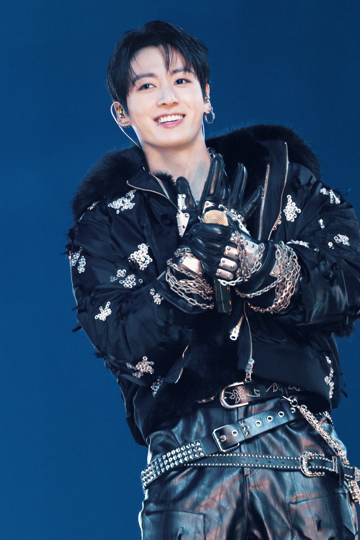 ARMYに微笑むBTSのJung Kook。