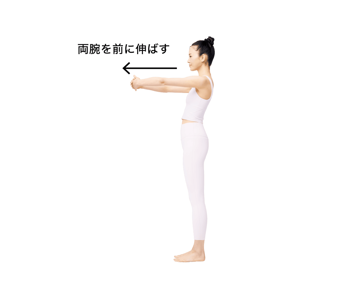 女性が背面ストレッチをしている様子