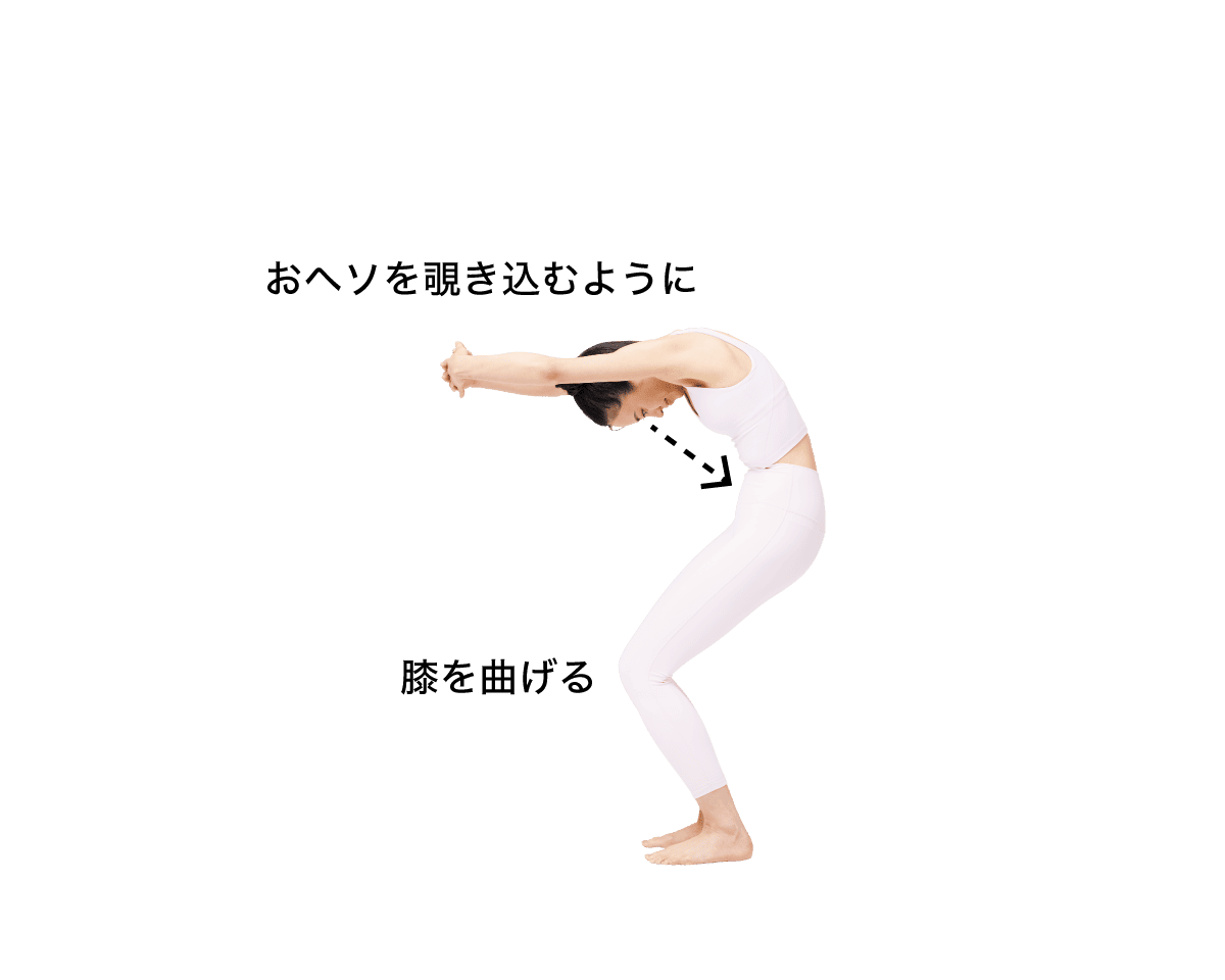 女性が背面ストレッチをしている様子