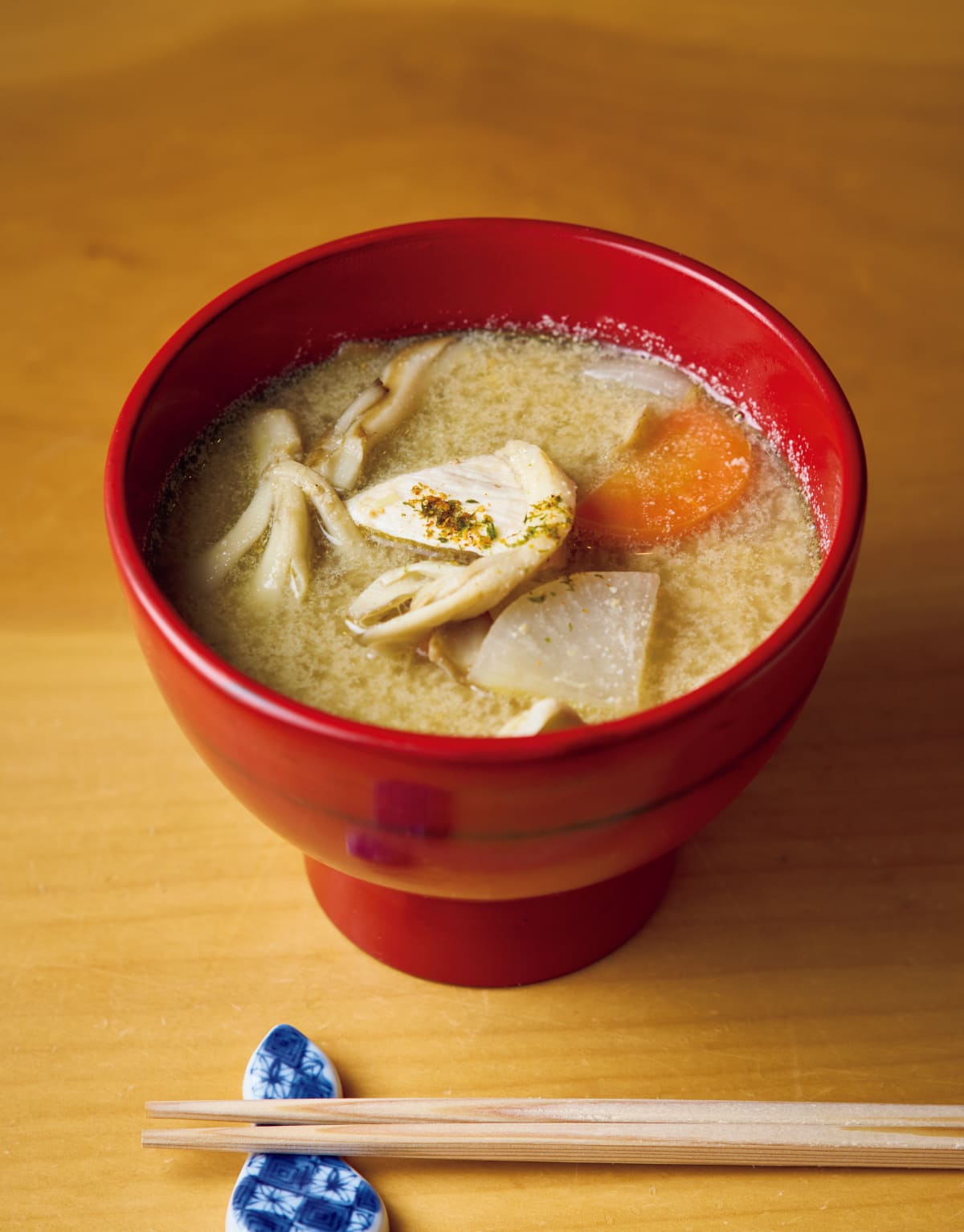 日本料理店〈鈴なり〉の鶏胸と根菜きのこの胡麻味噌汁