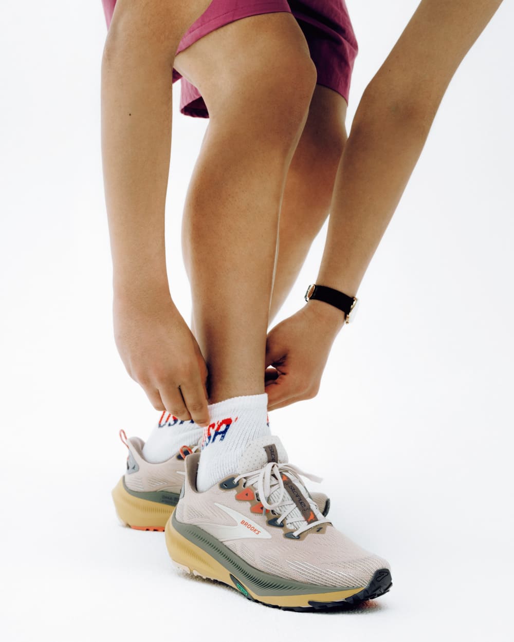 路面を選ばず走れる一足。〈BROOKS〉のランニングシューズ。