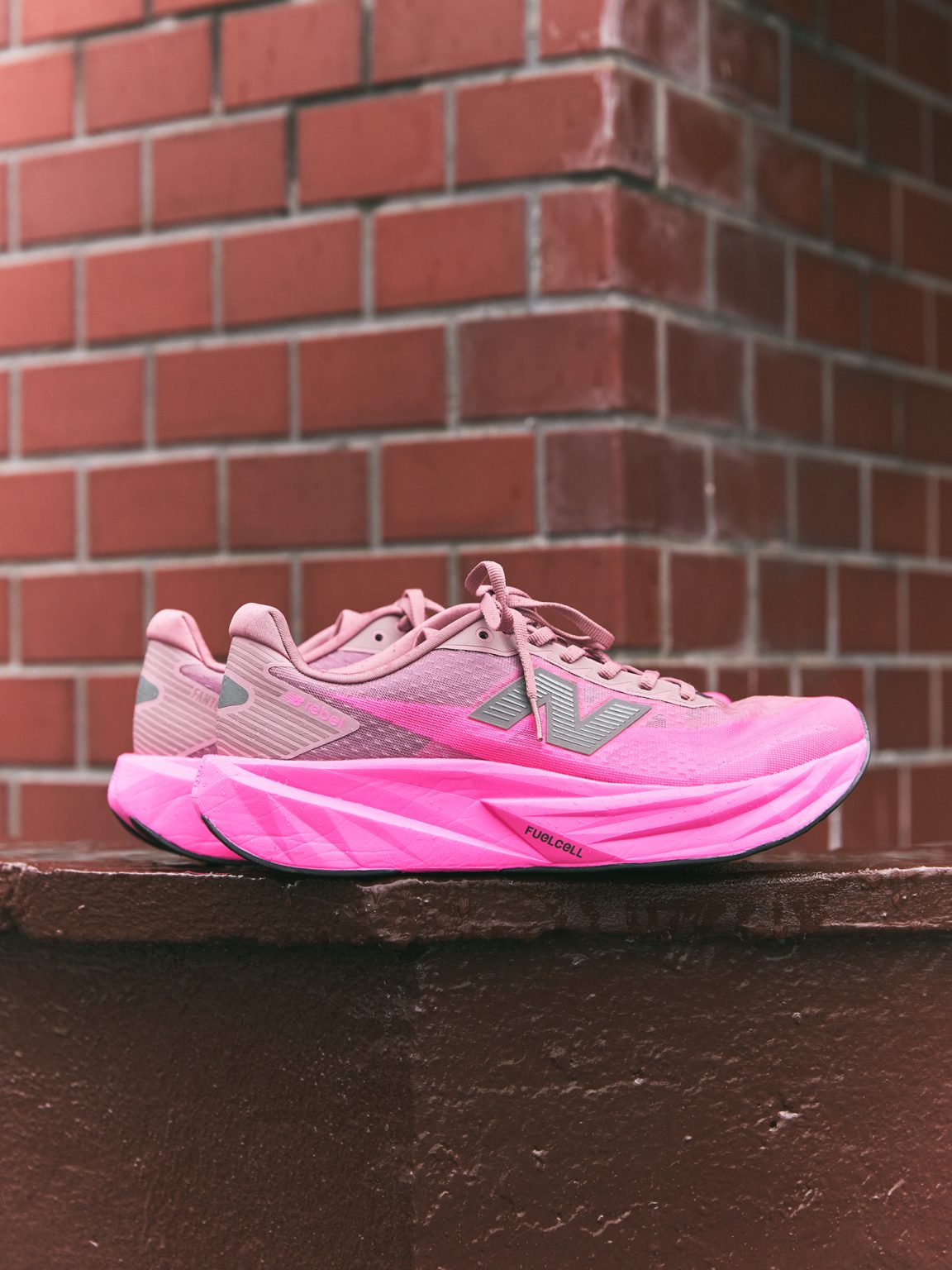 New Balance〉の《フューエルセル レベル v5》｜これ、履きたい。
