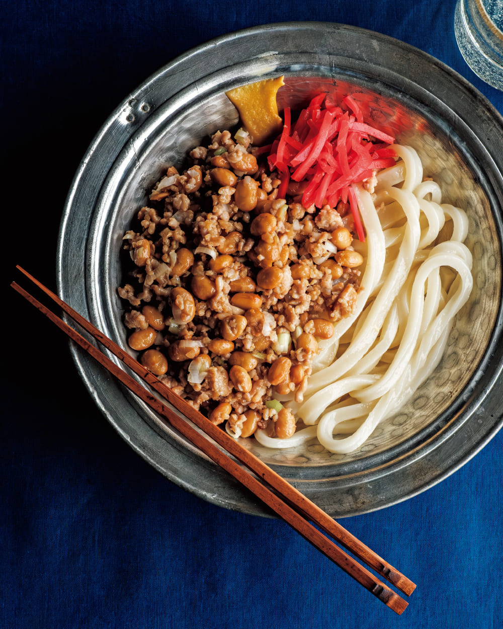 タンパク質強化「鶏納豆炒めのせ冷やしうどん」。