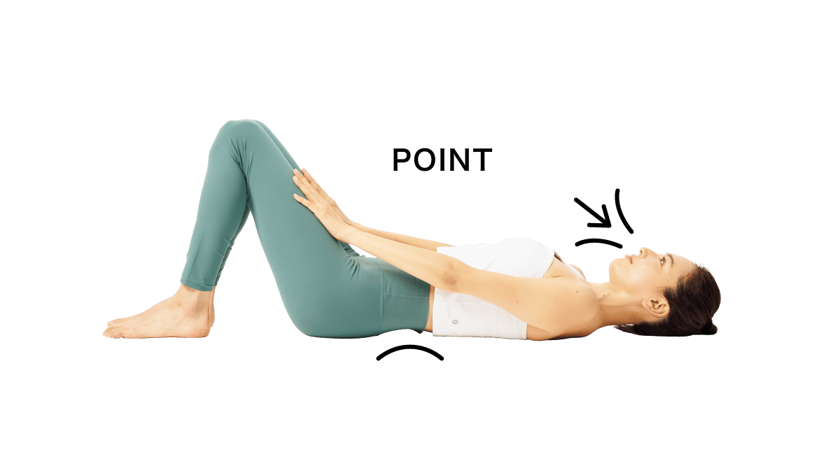 ヘッドロールアップをしている女性