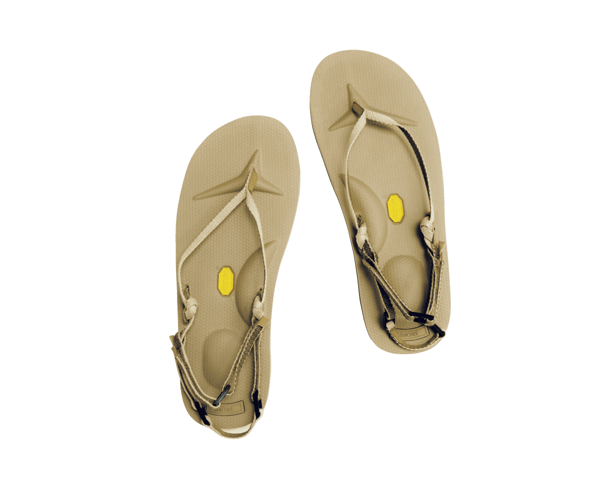 わらじの知恵を現代に。〈CALEDOOR × SUICOKE〉のサンダル。