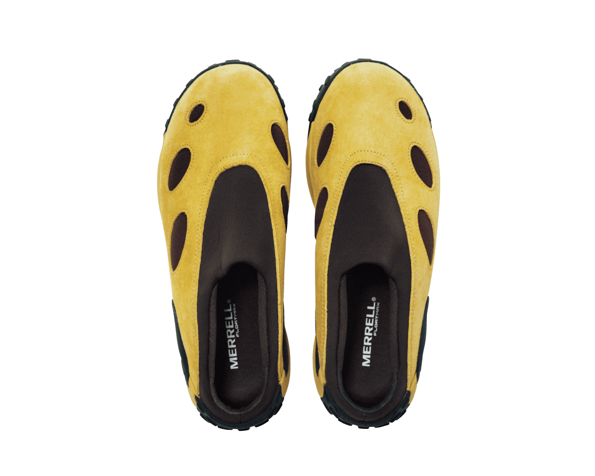 モダンな顔で機能的、〈MERRELL〉のスリッポン。