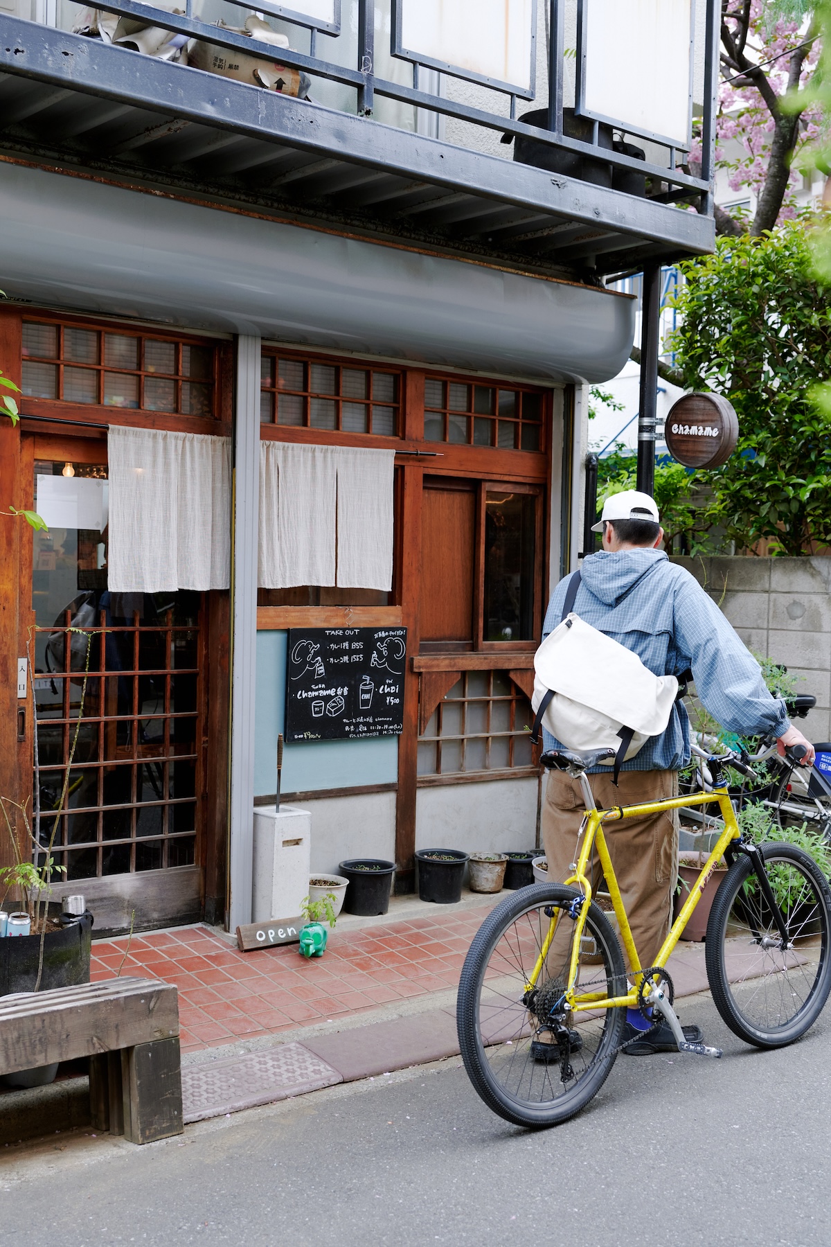 カレー屋chamameに着いた草原さん