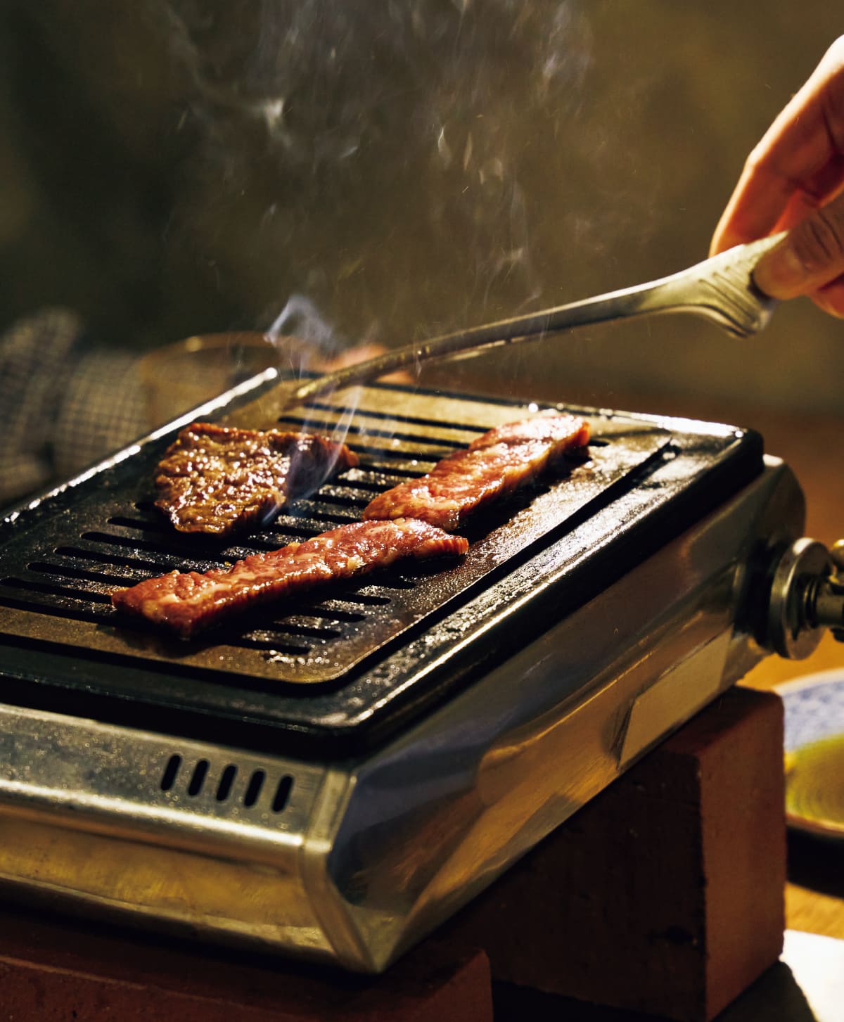 お肉を焼いている様子