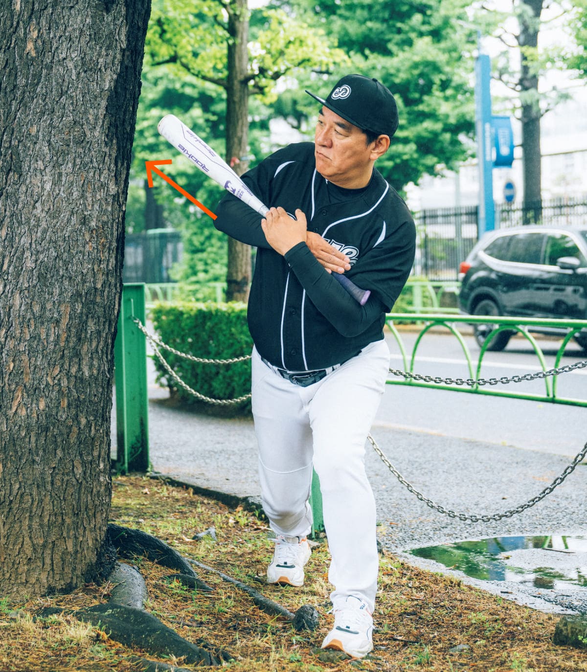 外旋の癖をリセットし、ふくらはぎの怪我再発を防ぐストレッチをしている様子