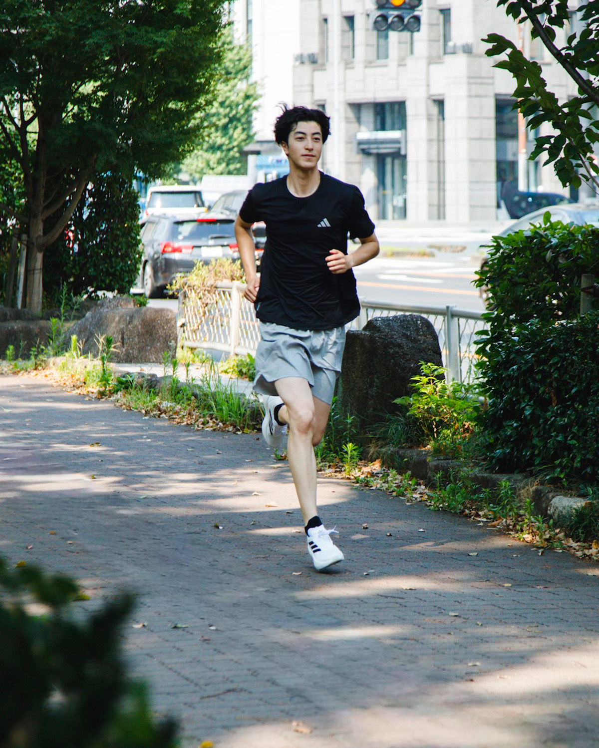 [PR]弾む〈HYPERBOOST EDGE〉と軽快な〈ZENBOOST〉。今の時代に寄り添うアディダスが打ち出した新機軸。
