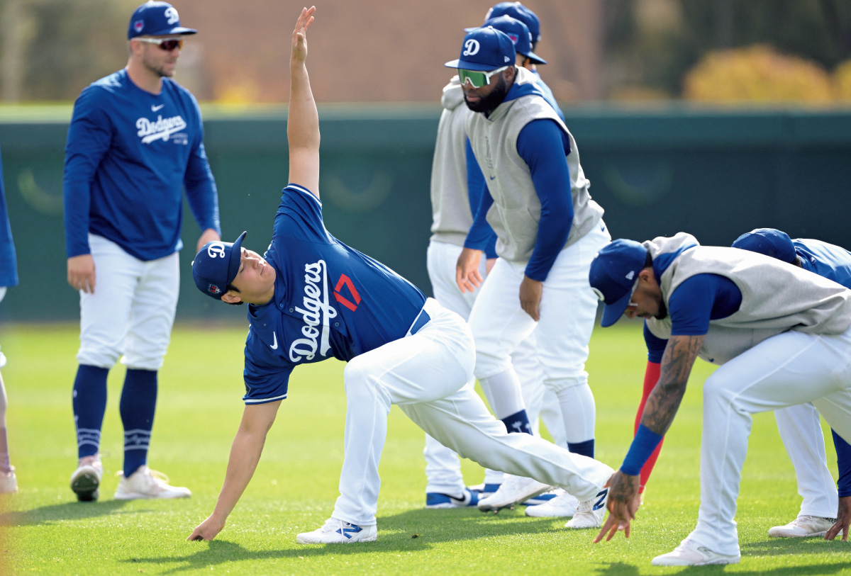 ドジャースの選手がソラシックローテーションをしている様子