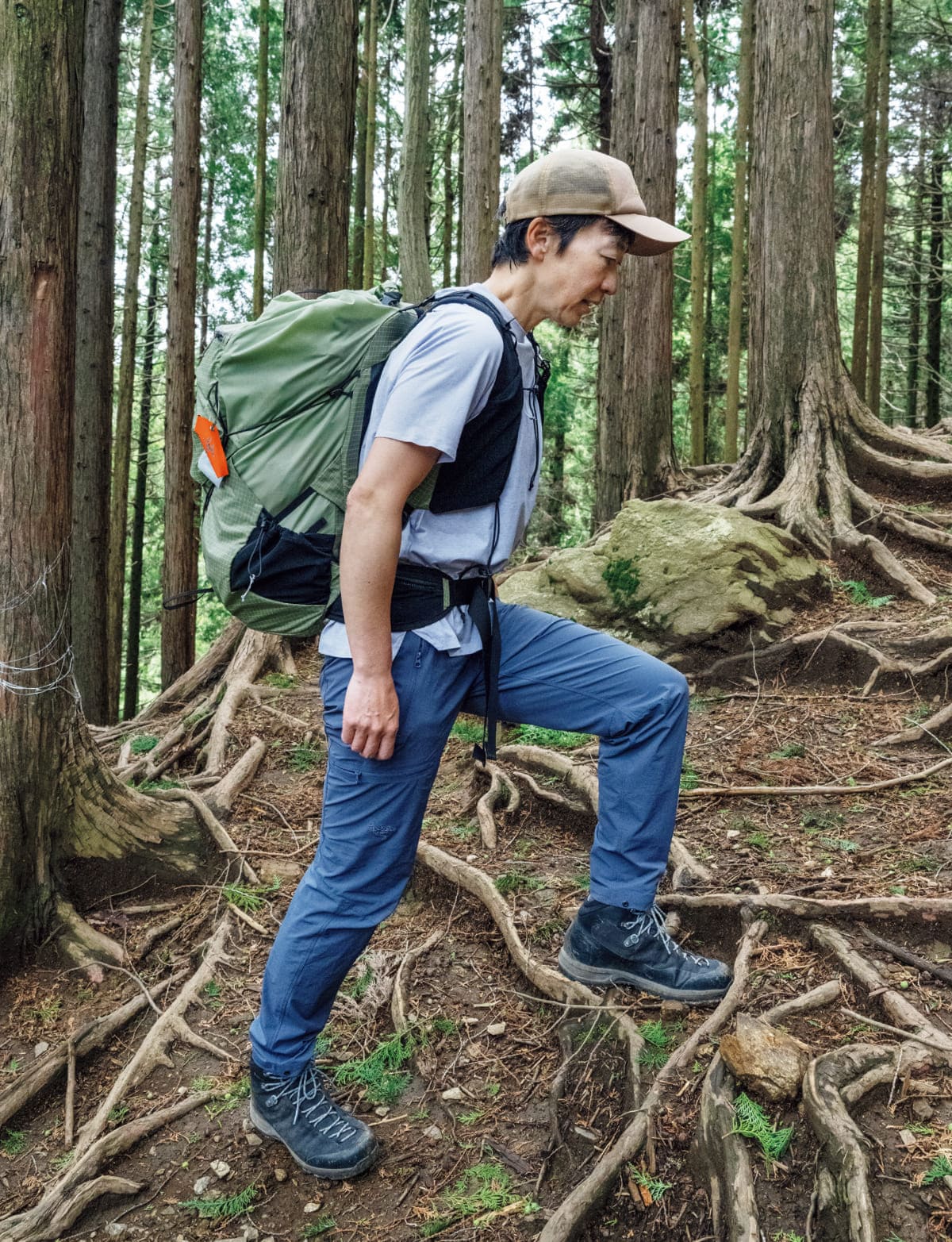 山を登っている様子