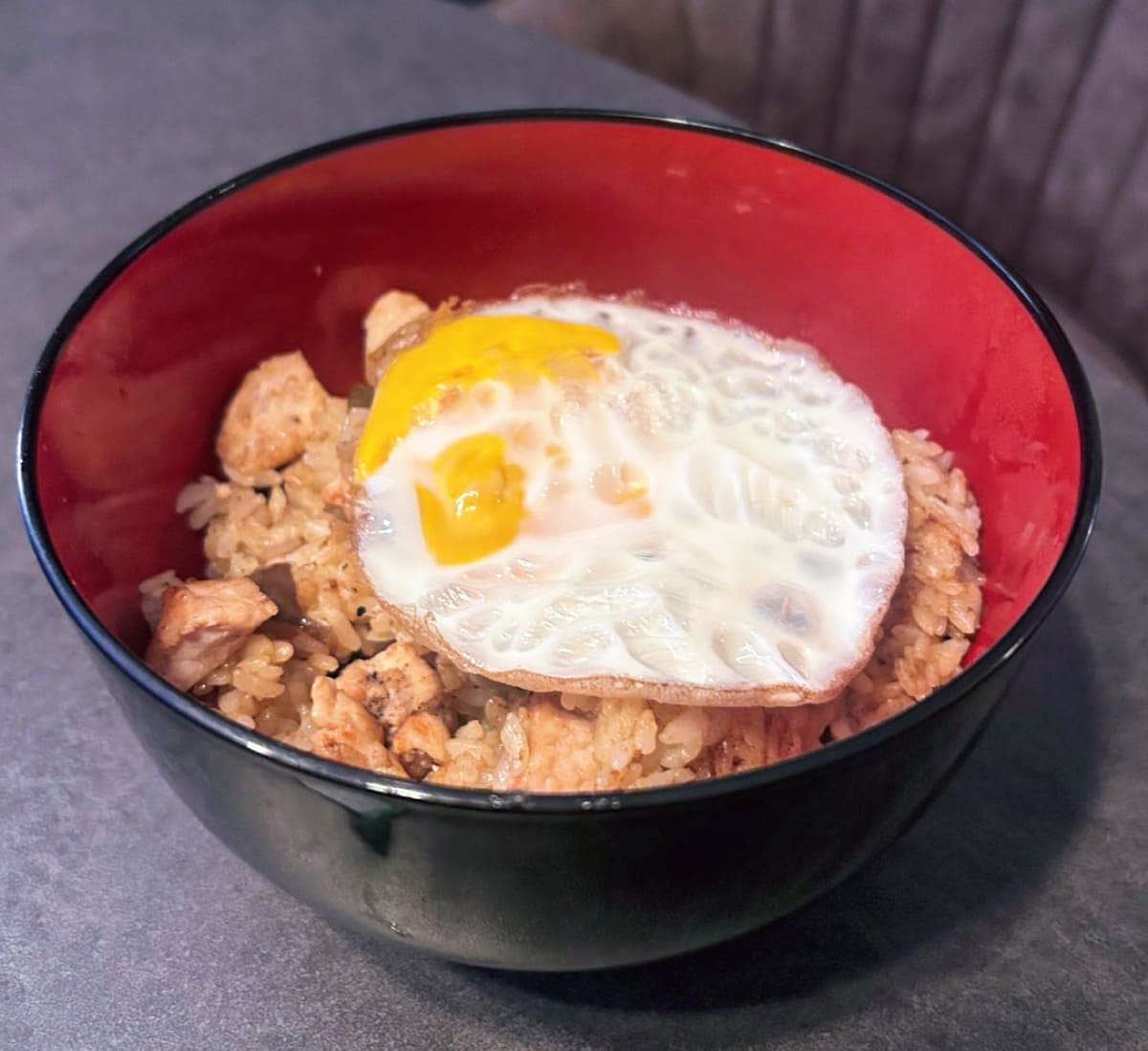 《プライムジャワカレー》と目玉焼きの減量メニュー