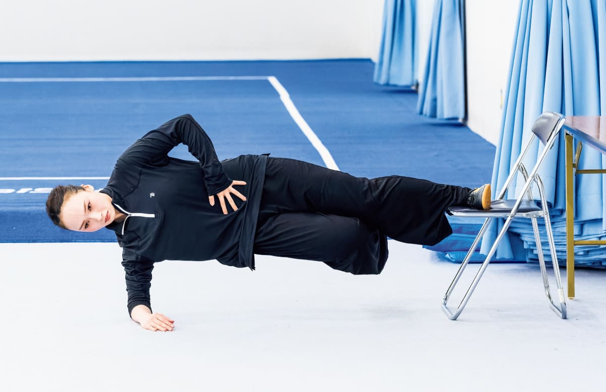 齋藤志保・太極拳・ストレッチをしている様子
