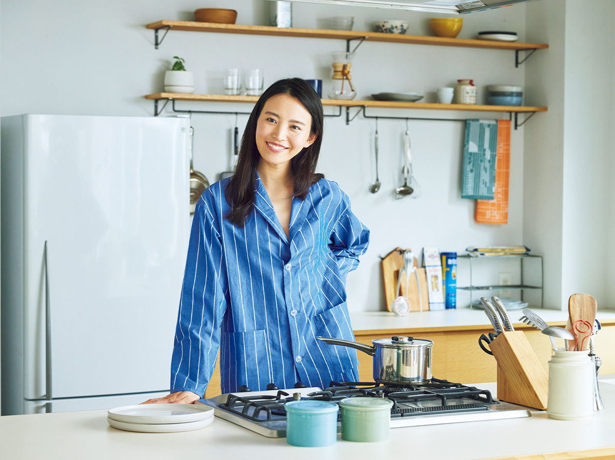 ハツラツとして朝を迎えている女性の様子