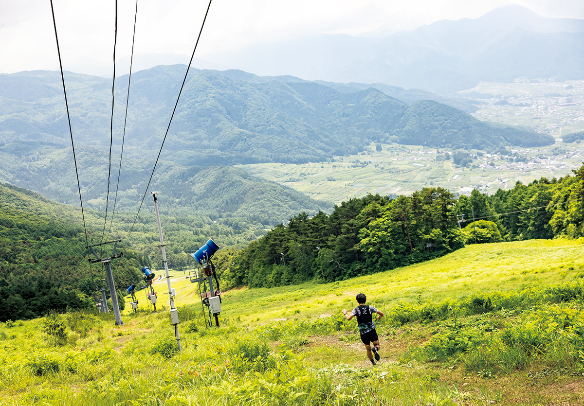 高社山の山並み。