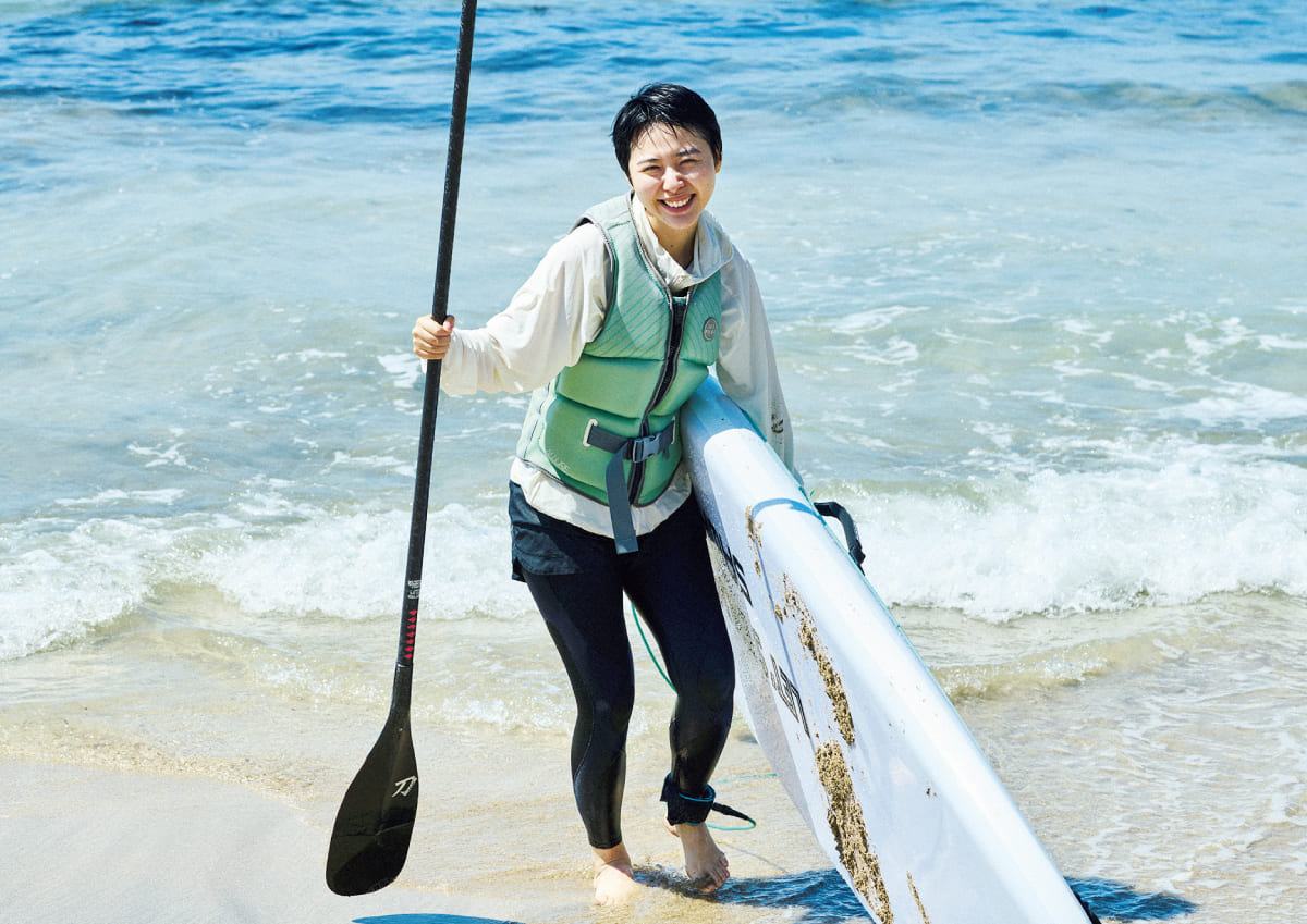 SUPを持っている様子