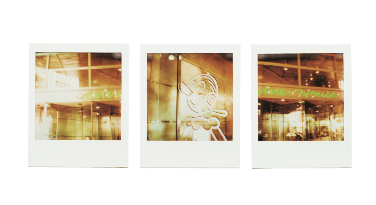 《Polaroid Go Generation 3》でマガジンハウスの玄関を撮影したポラロイド三枚