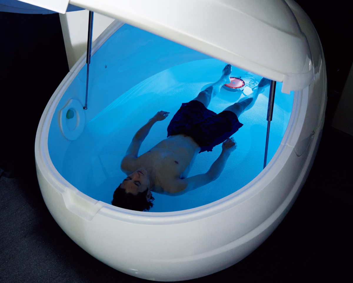 無重力の瞑想体験・フロートタンクで、情報疲れの日々に余白を。