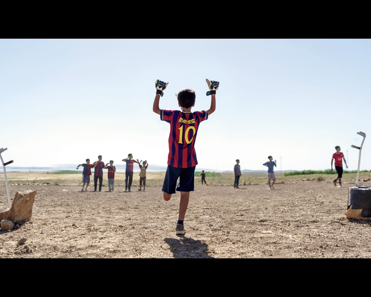 戦時下のサッカー映画『バグダッド・メッシ 片足のサッカー少年』。