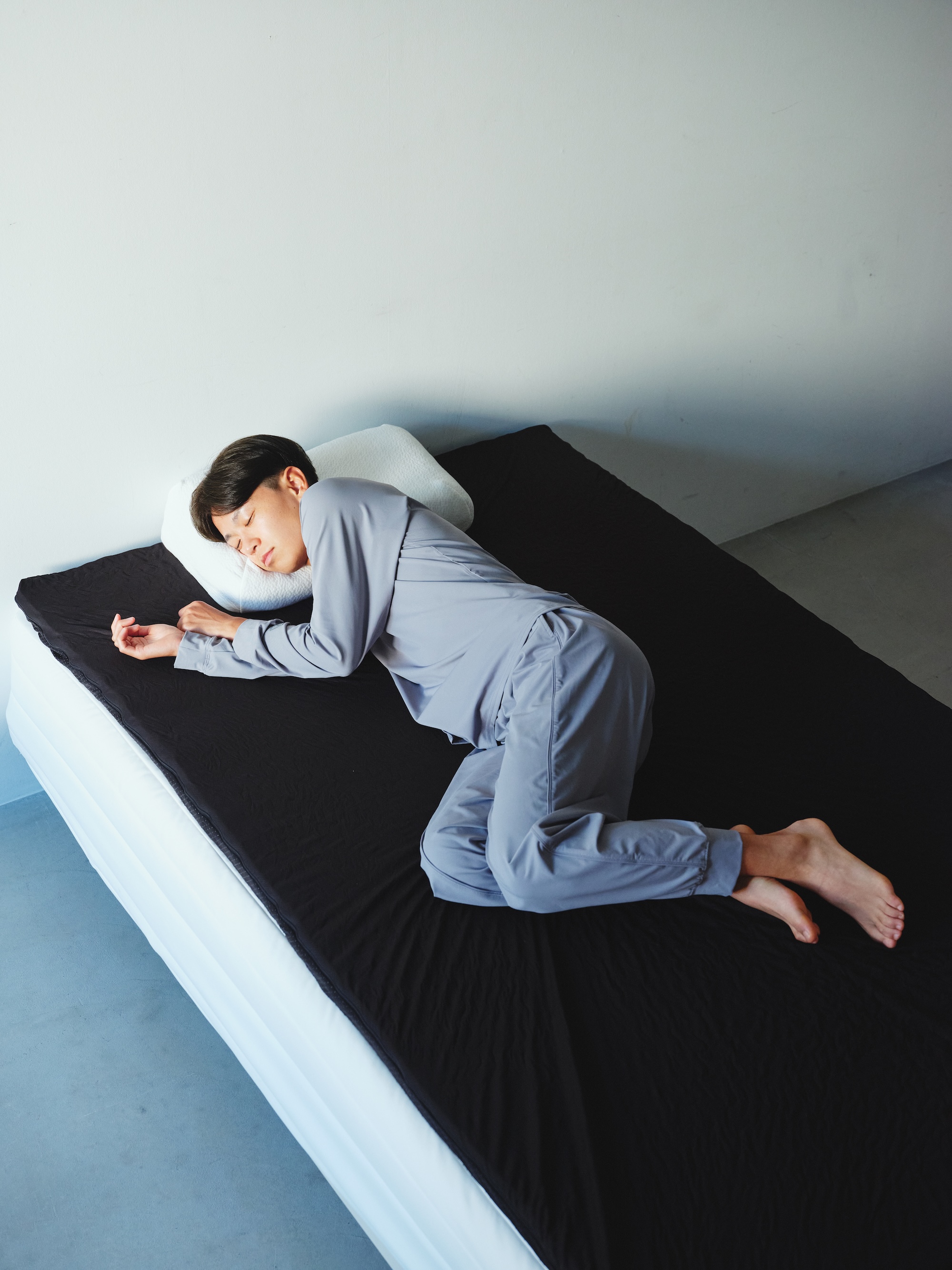 [PR]「睡眠のルーティン」が心身を整える。神野大地の睡眠を変えた《ヒツジのいらないマットレス》
