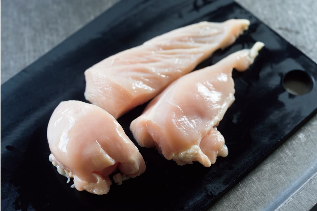 鶏肉を切った様子