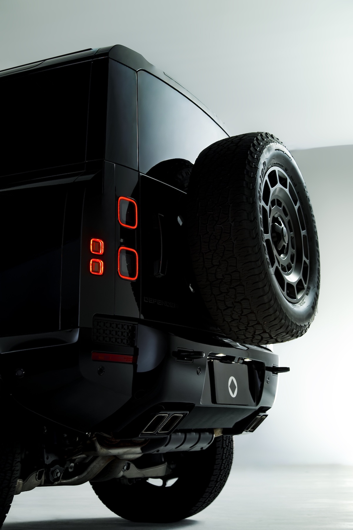 DEFENDER OCTA BLACKのバックスタイル