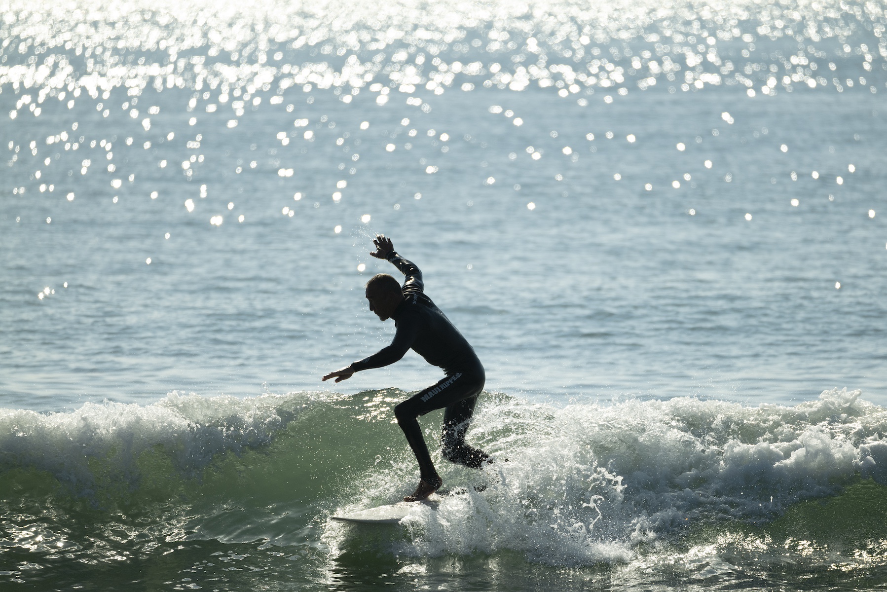 サーフィンをしている勝倉直道さん
